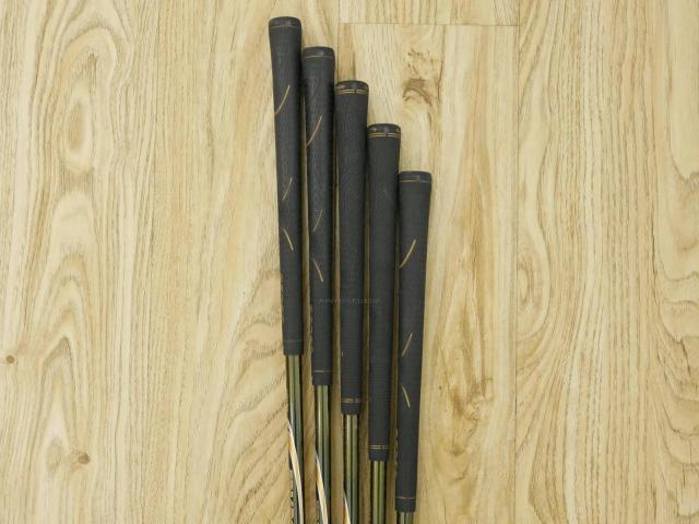 Iron set : Honma : **ก้าน 3 ดาว** ชุดเหล็ก Honma Beres IS-05 Forged (รุ่นปี 2017) มีเหล็ก 6-10 (5 ชิ้น) ก้าน ARMRQ ∞ (48) Flex R (3 ดาว)