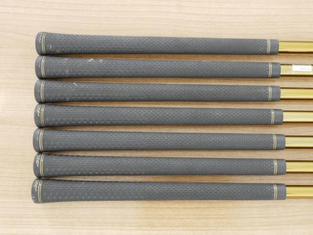 Iron set : Tsuruya : ชุดเหล็ก Tsuruya AXEL Gold Premium II (รุ่นปี 2017 ของใหม่ 6 หมื่นกว่าบาท หน้าเด้งสุดๆ ไกลสุดๆๆ) มีเหล็ก 7-Pw,Aw,As,Sw (7 ชิ้น ครบเซ็ต) ก้านกราไฟต์ Flex R