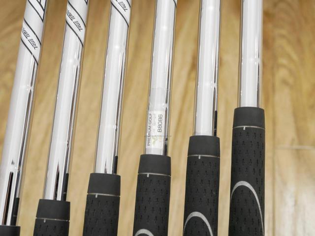 Iron set : Taylormade : ชุดเหล็ก Taylormade M5 (ออกปี 2019 Japan Spec) มีเหล็ก 5-Pw (6 ชิ้น) ก้านเหล็ก AMT Tour White S200