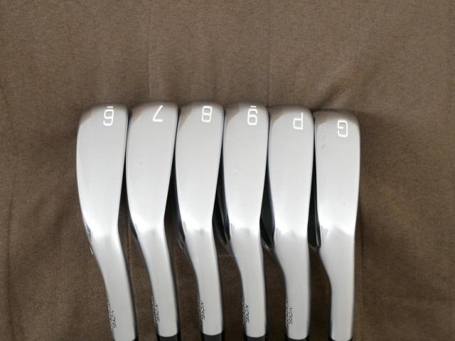 Iron set : Mizuno : ชุดเหล็ก Mizuno JPX 923 Hot Metal (รุ่นปี 2023 ตัวท๊อป ง่าย ไกล) มีเหล็ก 6-Pw,Aw (6 ชิ้น) ก้านเหล็ก Dynamic Gold 105 R300