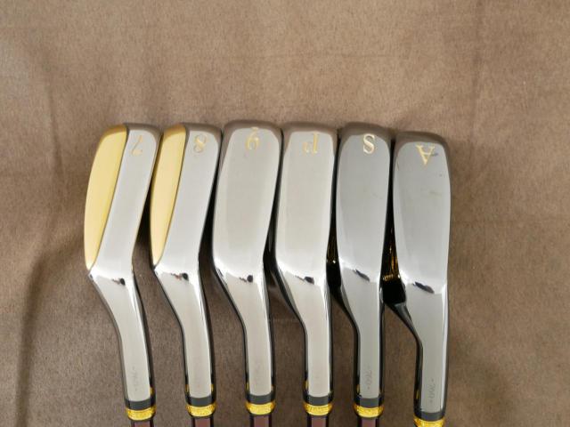 Iron set : Maruman : ชุดเหล็ก Maruman Majesty Prestigio 13 (ออกปี 2024 ท็อปสุดๆ ของใหม่ 1.2 แสน หายากมากๆ) มีเหล็ก 7-Pw,Aw,Sw (6 ชิ้น) ก้านกราไฟต์ Flex SR