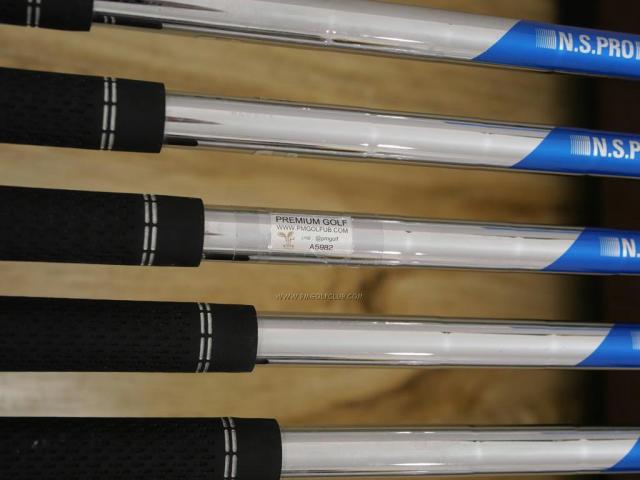 Iron set : Titleist : ชุดเหล็ก Titleist T400 (รุ่นล่าสุด ง่ายที่สุด ไกลที่สุด ออกปี 2020) มีเหล็ก 6-Pw,43 (6 ชิ้น) ก้านเหล็ก NS Pro Zelos 7 Flex S
