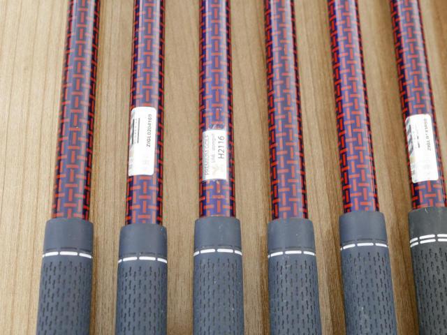 Iron set : Daiwa : ชุดเหล็ก Daiwa OnOff AKA (ออกปี 2021 หน้าเด้ง Maraging ยืดยุบได้ ตีง่าย นุ่ม ไกลมากๆ) มีเหล็ก 6-Pw,Aw,Sw (7 ชิ้น) ก้านกราไฟต์ Flex SR