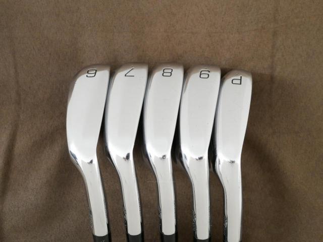 Iron set : Mizuno : ชุดเหล็ก Mizuno JPX EIII SV Hot Metal (ตัวท้อป ใบใหญ่ที่สุดของ Mizuno ตีง่ายมาก หน้าเด้ง ตีไกล) มีเหล็ก 6-Pw (5 ชิ้น) ก้านกราไฟต์ Flex R