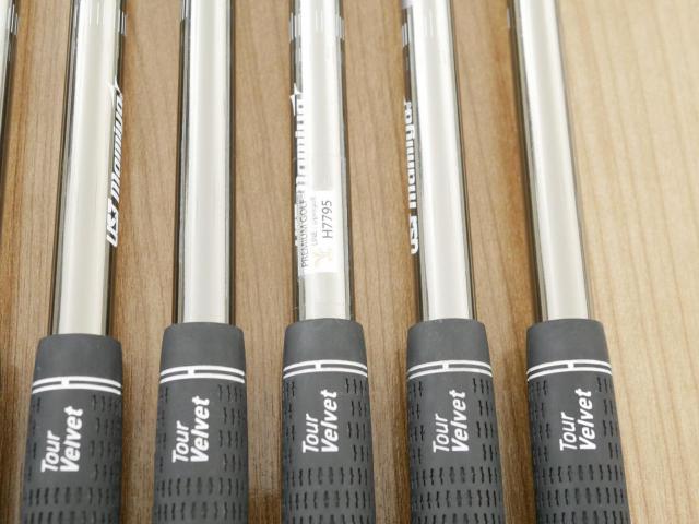 Iron set : Taylormade : ชุดเหล็ก Taylormade P790 (ตัวท้อปสุด ปี 2022 Japan Spec.) มีเหล็ก 5-Pw (6 ชิ้น) ก้านกราไฟต์ UST Mamiya RECOIL 95 F3 Flex R