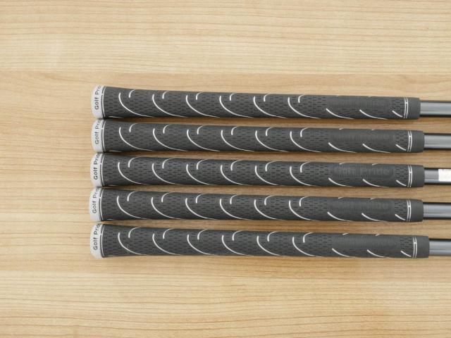 Iron set : Callaway : ชุดเหล็ก Callaway Big Bertha (ออกปี 2023 ตีง่ายที่สุดของ Callaway) มีเหล็ก 6-Pw (5 ชิ้น) ก้านกราไฟต์ Fujikura Speeder NX Flex R