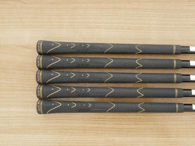 Iron set : Maruman : ชุดเหล็ก Maruman Majesty Royale (รุ่นท๊อปสุด ปี 2021 ของใหม่ 8 หมื่นบาท) มีเหล็ก 7-10,Pw (5 ชิ้น) ก้านกราไฟต์ Flex R