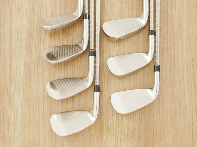 Iron set : PRGR : ชุดเหล็ก PRGR ID Nabla Red (รุ่นท๊อปสุด หน้าเด้ง ไกลมาก) มีเหล็ก 6-Pw,Aw,Sw (7 ชิ้น) ก้านกราไฟต์ M-37 Flex R