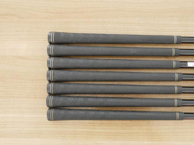 Iron set : PRGR : ชุดเหล็ก PRGR ID Nabla Red (รุ่นท๊อปสุด หน้าเด้ง ไกลมาก) มีเหล็ก 6-Pw,Aw,Sw (7 ชิ้น) ก้านกราไฟต์ M-37 Flex R