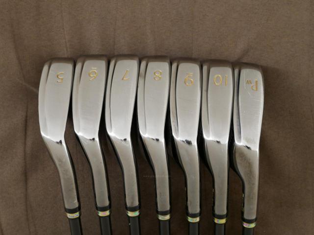 Iron set : Maruman : ชุดเหล็ก Maruman Majesty Vanquich XR (รุ่นท๊อปสุด ตีง่าย ไกลมาก ของใหม่ 7 หมื่นบาท) มีเหล็ก 5-10,Pw (7 ชิ้น) ก้านกราไฟต์ Flex R
