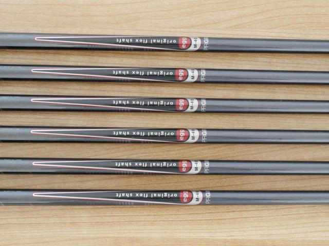 Iron set : PRGR : ชุดเหล็กกระเทย PRGR Egg Forged มีเหล็ก 5-Pw (6 ชิ้น) ก้านกราไฟต์ M-40 Flex SR