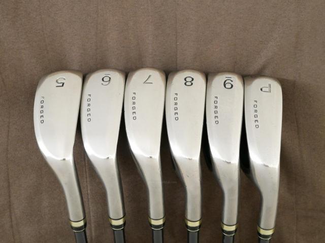 Iron set : PRGR : ชุดเหล็กกระเทย PRGR Egg Forged มีเหล็ก 5-Pw (6 ชิ้น) ก้านกราไฟต์ M-40 Flex SR