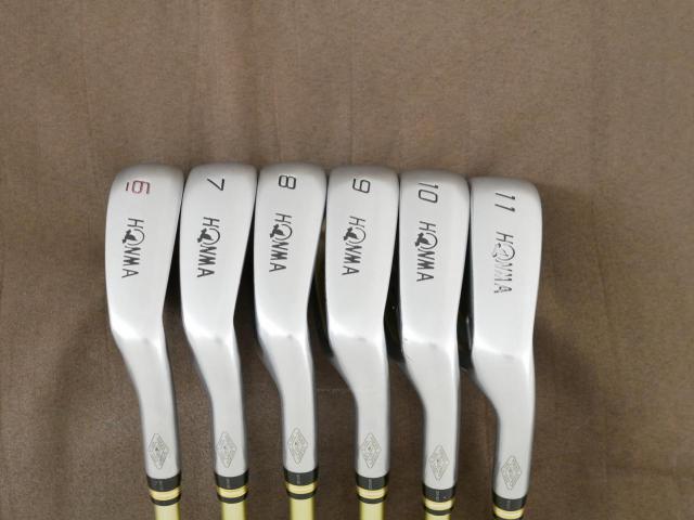 Iron set : Honma : ชุดเหล็ก Honma Beres IS-05 Forged (ปี 2017) มีเหล็ก 6-11 (6 ชิ้น ระยะเทียบเท่า 5-Pw ของรุ่นอื่นๆ) ก้าน ARMRQ ∞ (48) Flex SR (2 ดาว)