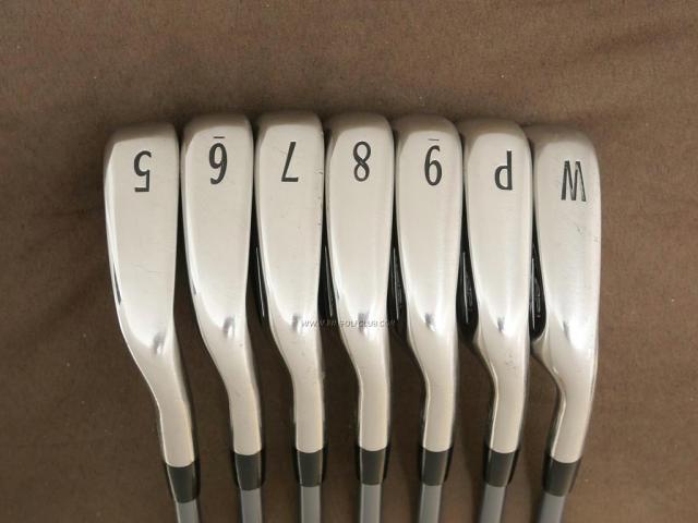 Iron set : Titleist : ชุดเหล็ก Titleist AP1 716 (ออกปี 2016) มีเหล็ก 5-Pw,Aw (7 ชิ้น) ก้านกราไฟต์ Mitsubishi KUROKAGE 65 Flex R