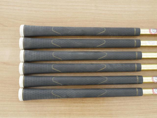 Iron set : Taylormade : ชุดเหล็ก Taylormade Gloire G (รุ่นท๊อปสุด ตีไกลมากๆ เหล็ก 7 Loft 26.5 หน้าเด้ง) มีเหล็ก 7-Pw,Aw,Sw (6 ชิ้น) ก้านกราไฟต์ Flex R