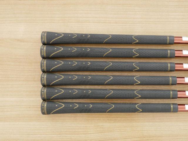 Iron set : Maruman : ชุดเหล็ก Maruman Majesty Prestigio XI (รุ่นท๊อปสุด ปี 2022 หน้าเด้ง ตีไกลมาก ของใหม่ 1.2 แสนบาท) มีเหล็ก 7-10,Pw,Aw (6 ชิ้น เทียบเท่า 6-Pw,Aw) ก้านกราไฟต์ Flex R