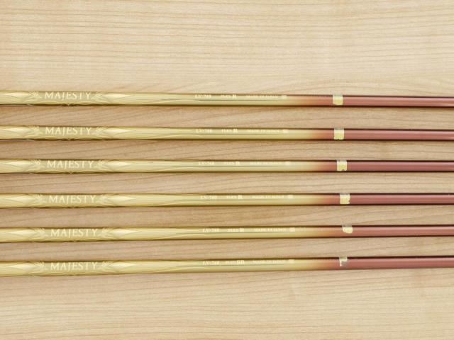 Iron set : Maruman : ชุดเหล็ก Maruman Majesty Prestigio XI (รุ่นท๊อปสุด ปี 2022 หน้าเด้ง ตีไกลมาก ของใหม่ 1.2 แสนบาท) มีเหล็ก 7-10,Pw,Aw (6 ชิ้น เทียบเท่า 6-Pw,Aw) ก้านกราไฟต์ Flex R