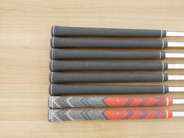 Iron set : PRGR : ชุดเหล็ก PRGR RS Red (รุ่นปี 2020 หน้าเด้ง ตีไกลมาก) มีเหล็ก 5-Pw,Aw,Sw (8 ชิ้น) ก้านเหล็ก NS Pro 75 Flex R