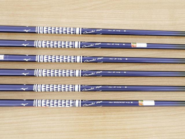 Iron set : Mizuno : ชุดเหล็ก Mizuno JPX EIII SV Titanium (ตัวท้อป ใบใหญ่ที่สุดของ Mizuno ตีง่ายมาก หน้าเด้ง ตีไกล) มีเหล็ก 6-Pw,Aw (6 ชิ้น) ก้านกราไฟต์ Flex R