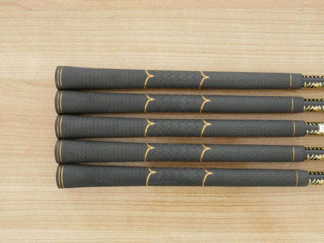 Iron set : Other Brand : ชุดเหล็ก Mutsumi Honma Full Titanium (ตีง่าย ไกลมาก) มีเหล็ก 6-Pw (5 ชิ้น) ก้านกราไฟต์ Flex SR