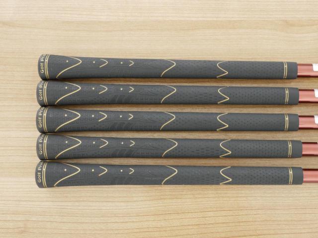 Iron set : Maruman : ชุดเหล็ก Maruman Majesty Prestigio XI (รุ่นท๊อปสุด ปี 2022 หน้าเด้ง ตีไกลมาก ของใหม่ 1.2 แสนบาท) มีเหล็ก 7-10,Pw (5 ชิ้น เทียบเท่า 6-Pw) ก้านกราไฟต์ Flex R