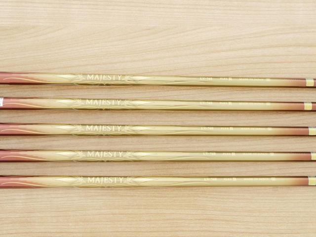 Iron set : Maruman : ชุดเหล็ก Maruman Majesty Prestigio XI (รุ่นท๊อปสุด ปี 2022 หน้าเด้ง ตีไกลมาก ของใหม่ 1.2 แสนบาท) มีเหล็ก 7-10,Pw (5 ชิ้น เทียบเท่า 6-Pw) ก้านกราไฟต์ Flex R