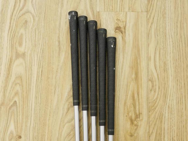 Iron set : Fourteen : ชุดเหล็ก Fourteen Gelong D (ใบใหญ่ ตีง่าย ไกล) มีเหล็ก 6-Pw (5 ชิ้น) ก้านกราไฟต์ Flex R