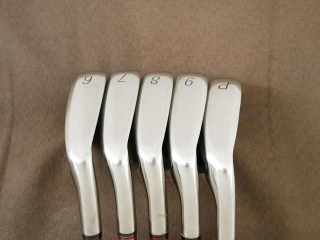 Iron set : PRGR : ชุดเหล็ก PRGR Red Titan Face (รุ่นปี 2018 หน้าเด้ง ตีไกลมาก) มีเหล็ก 6-Pw (5 ชิ้น) ก้านกราไฟต์ M-37 Flex R