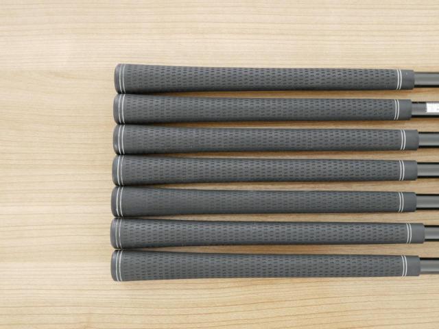 Iron set : Other Brand : ชุดเหล็ก Larouge V มีเหล็ก 7-Pw,Aw,As,Sw (7 ชิ้น) ก้านกราไฟต์ Flex R