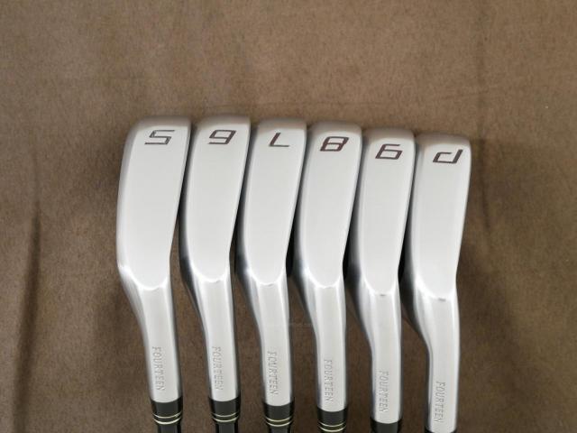 Iron set : Fourteen : ชุดเหล็ก Fourteen Gelong D (ใบใหญ่ ตีง่าย ไกล) มีเหล็ก 5-Pw (6 ชิ้น) ก้านกราไฟต์ Flex R