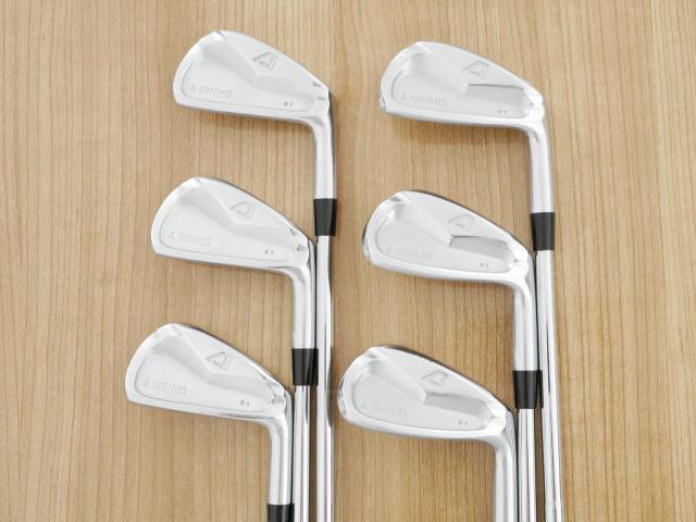 Iron set : Other Brand : ชุดเหล็ก A Grind R1 Forged (นุ่มมากๆ หายากมากๆ) มีเหล็ก 5-Pw (6 ชิ้น) ก้านเหล็ก KBS Tour 120 Flex X