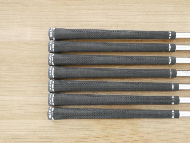 Iron set : Titleist : ชุดเหล็ก Titleist T400 (ออกปี 2023 ตีง่ายที่สุด ไกลที่สุด) มีเหล็ก 5-Pw,43 (7 ชิ้น) ก้านเหล็ก NS Pro 880 AMC Flex S