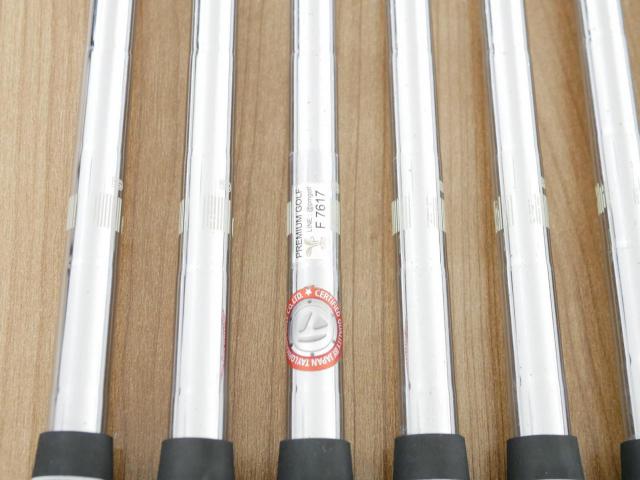 Iron set : Taylormade : **มีตำหนิ** ชุดเหล็ก Taylormade SLDR มีเหล็ก 5-Pw,Aw (7 ชิ้น) ก้านเหล็ก NS Pro 930 Flex S