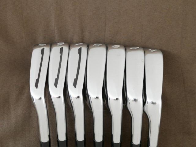 Iron set : Taylormade : **มีตำหนิ** ชุดเหล็ก Taylormade SLDR มีเหล็ก 5-Pw,Aw (7 ชิ้น) ก้านเหล็ก NS Pro 930 Flex S