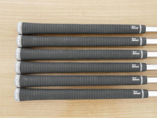 Iron set : Bridgestone : **มีตำหนิ** ชุดเหล็ก Bridgestone Tour B 201CB Forged (รุ่นปี 2021 นุ่ม แน่น คม) มีเหล็ก 5-Pw (6 ชิ้น) ก้านเหล็ก Dynamic Gold S200