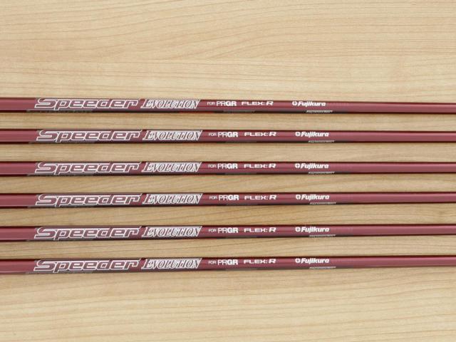 Iron set : PRGR : ชุดเหล็ก PRGR RS Red (รุ่นปี 2020 หน้าเด้ง ตีไกลมาก) มีเหล็ก 6-Pw,Aw (6 ชิ้น) ก้านกราไฟต์ Fujikura Speeder Evolution Flex R