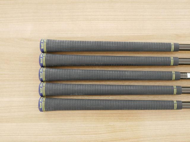 Iron set : Bridgestone : ชุดเหล็ก Bridgestone Tour B JGR HF3 Forged (ปี 2020 ตีไกลมากๆ) มีเหล็ก 6-Pw (5 ชิ้น) ก้านกราไฟต์ Fujikura Air Speeder
