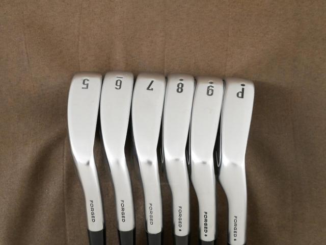 Iron set : Callaway : ชุดเหล็ก Callaway APEX Combo Forged (ออกปี 2022) มีเหล็ก 5-Pw (6 ชิ้น) ก้านกราไฟต์ Tour AD AD-65 II Flex R