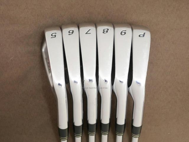 Iron set : Taylormade : ชุดเหล็ก Taylormade 300 Forged (นุ่มมากๆ) มีเหล็ก 5-Pw (6 ชิ้น) ก้านเหล็ก NS Pro 950 Flex R