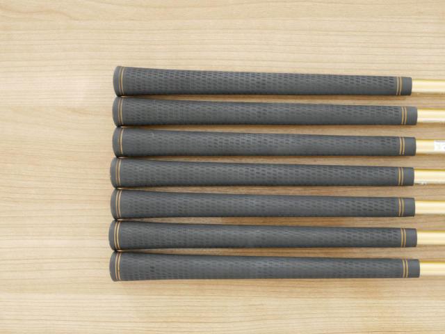 Iron set : Katana : ชุดเหล็ก Katana Voltio IV G Series I Gold (ออกปี 2016) มีเหล็ก 6-Pw,Aw,Sw (ครบเซ็ต 7 ชิ้น เหล็กยาวเป็นกระเทย) ก้านกราไฟต์ Tour AD 400 Flex R