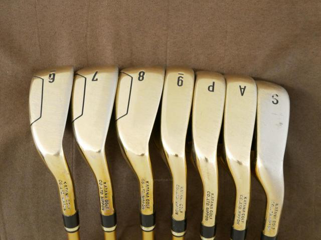 Iron set : Katana : ชุดเหล็ก Katana Voltio IV G Series I Gold (ออกปี 2016) มีเหล็ก 6-Pw,Aw,Sw (ครบเซ็ต 7 ชิ้น เหล็กยาวเป็นกระเทย) ก้านกราไฟต์ Tour AD 400 Flex R