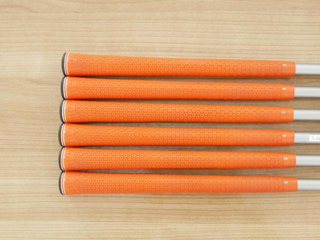Iron set : Other Brand : ชุดเหล็ก Cobra AMP (ใบใหญ่ ตีง่าย) มีเหล็ก 5-Pw (6 ชิ้น) ก้านกราไฟต์ Fujikura Rombax 