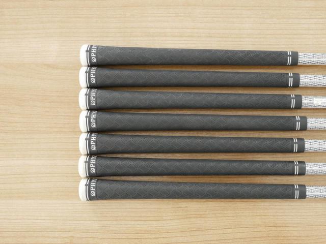 Iron set : Tourstage : ชุดเหล็ก Tourstage PHYZ III (ปี 2017 ซีรี่ย์ท๊อป ใบใหญ่ ตีง่าย ไกล) มีเหล็ก 6-Pw,Aw,Sw (7 ชิ้น) ก้านกราไฟต์ Flex R