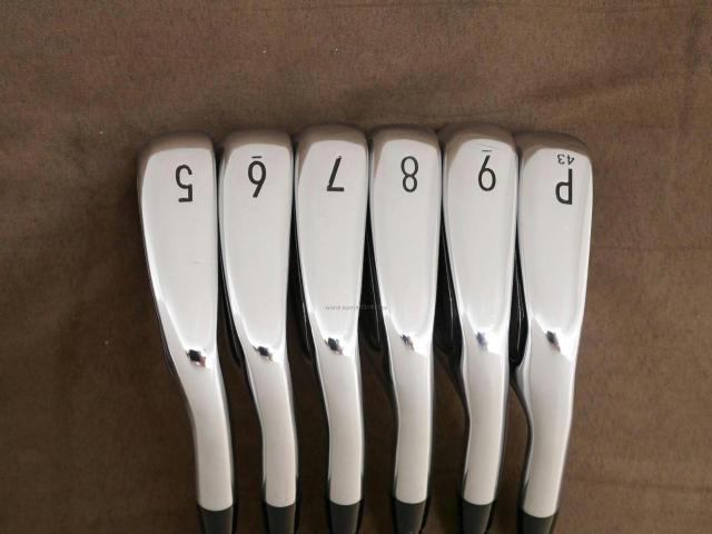 Iron set : Titleist : ชุดเหล็ก Titleist T200 (รุ่นปี 2020) มีเหล็ก 5-Pw (6 ชิ้น) ก้านกราไฟต์ Mitsubishi KUROKAGE 60i Flex R