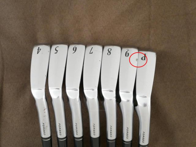 Iron set : Other Brand : **มีตำหนิ** ชุดเหล็ก Srixon Z745 Forged มีเหล็ก 4-Pw (7 ชิ้น) ก้านกราไฟต์ Mitsubishi KUROKAGE 80i Flex R