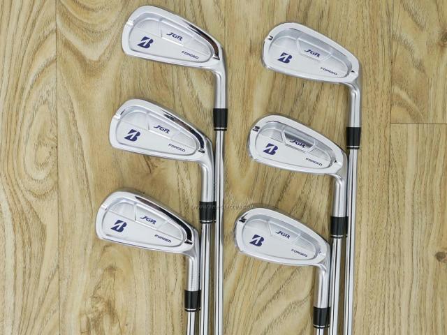 Iron set : Bridgestone : Bridgestone JGR Forged (ออกปี 2017 นุ่ม แน่น) มีเหล็ก 5-PW (6 ชิ้น) ก้านเหล็ก XP 105 Flex S