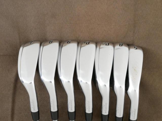 Iron set : Bridgestone : ชุดเหล็ก Bridgestone Tour B JGR HF1 Forged (รุ่นปี 2018 ตีไกลกว่าปกติ 2 เบอร์) มีเหล็ก 7-P1,P2,Aw,Sw (7 ชิ้น) ก้านเหล็ก NS Pro Zelos 8 Flex R
