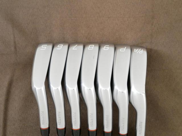 Iron set : Fourteen : ชุดเหล็ก Fourteen PC-555 (ตีง่าย ไกล) มีเหล็ก 5-Pw,Aw (7 ชิ้น) ก้านกราไฟต์ Flex S