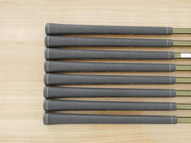 Iron set : Honma : ชุดเหล็ก Honma Beres IS-05 Forged (ปี 2017) มีเหล็ก 6-11,Aw,Sw (8 ชิ้น ระยะเทียบเท่า 5-Pw,Aw,Sw ของรุ่นอื่นๆ) ก้าน ARMRQ ∞ (48) Flex R (2 ดาว)