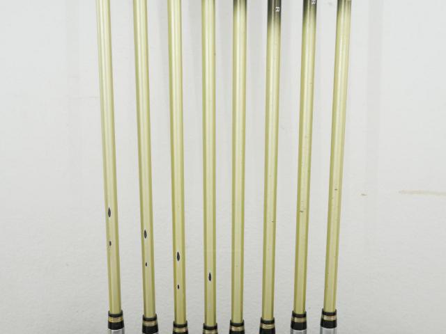 Iron set : Honma : ชุดเหล็ก Honma Beres IS-05 Forged (ปี 2017) มีเหล็ก 6-11,Aw,Sw (8 ชิ้น ระยะเทียบเท่า 5-Pw,Aw,Sw ของรุ่นอื่นๆ) ก้าน ARMRQ ∞ (48) Flex R (2 ดาว)